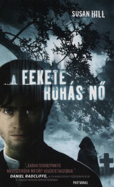 A fekete ruhás nő