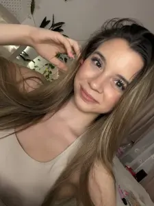  Zsanett